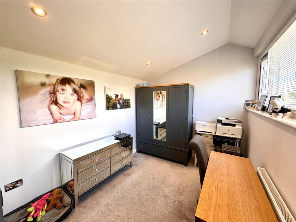 BEDROOM 5/STUDY