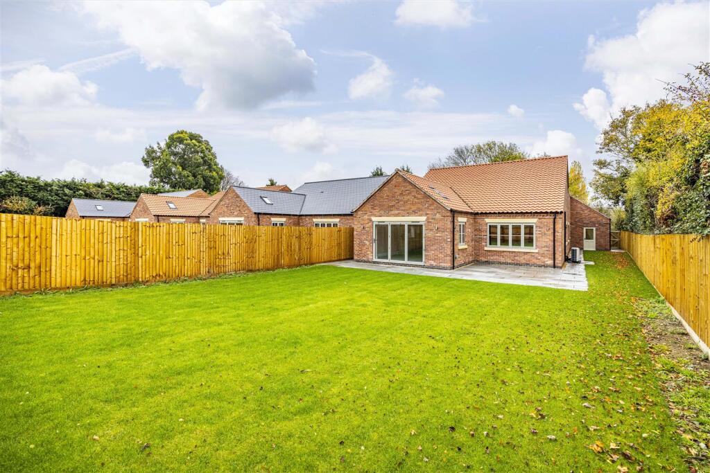 1SunnyfieldClose-38.jpg