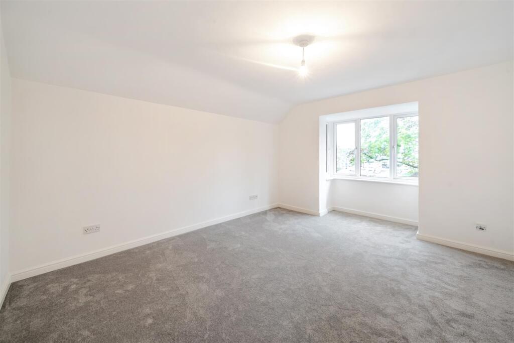 Flat 3, Islington Court, Towcester (16).jpg