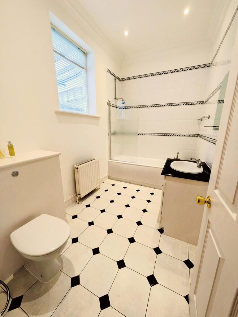 IMG-20251004-WA00...