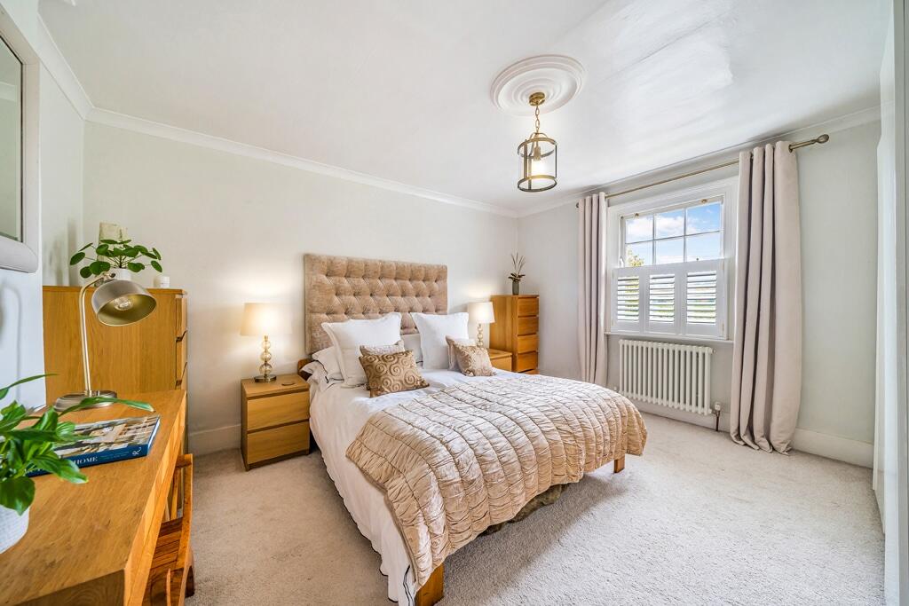 5 bedroom house to rent in Addlestone Road, Addlestone KT15