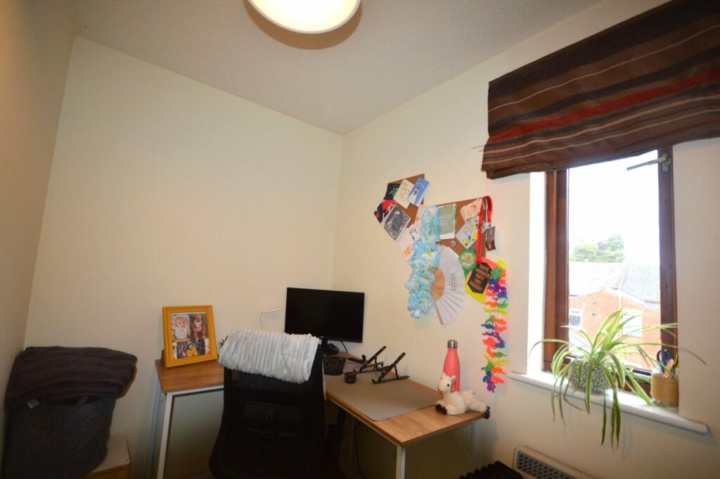 Bedroom 3/Study