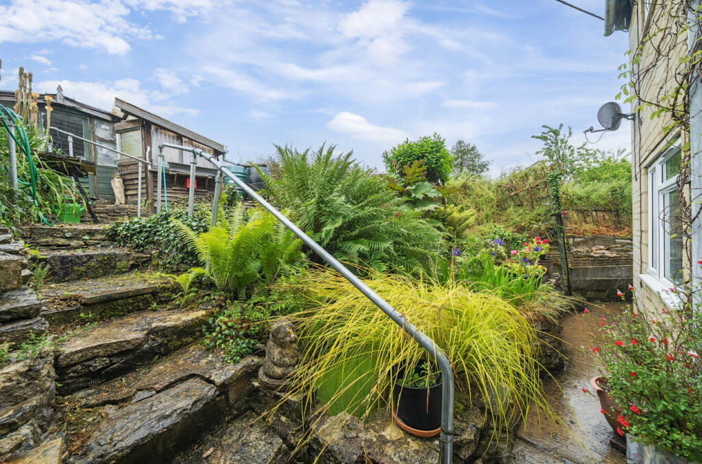 1301327-3-684ac4f...