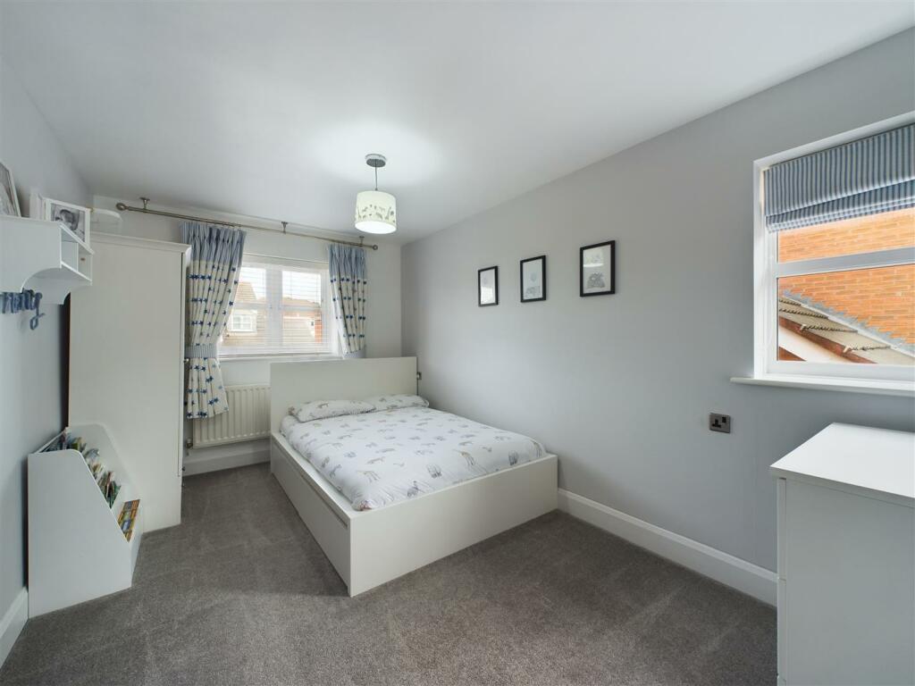 BEDROOM 2