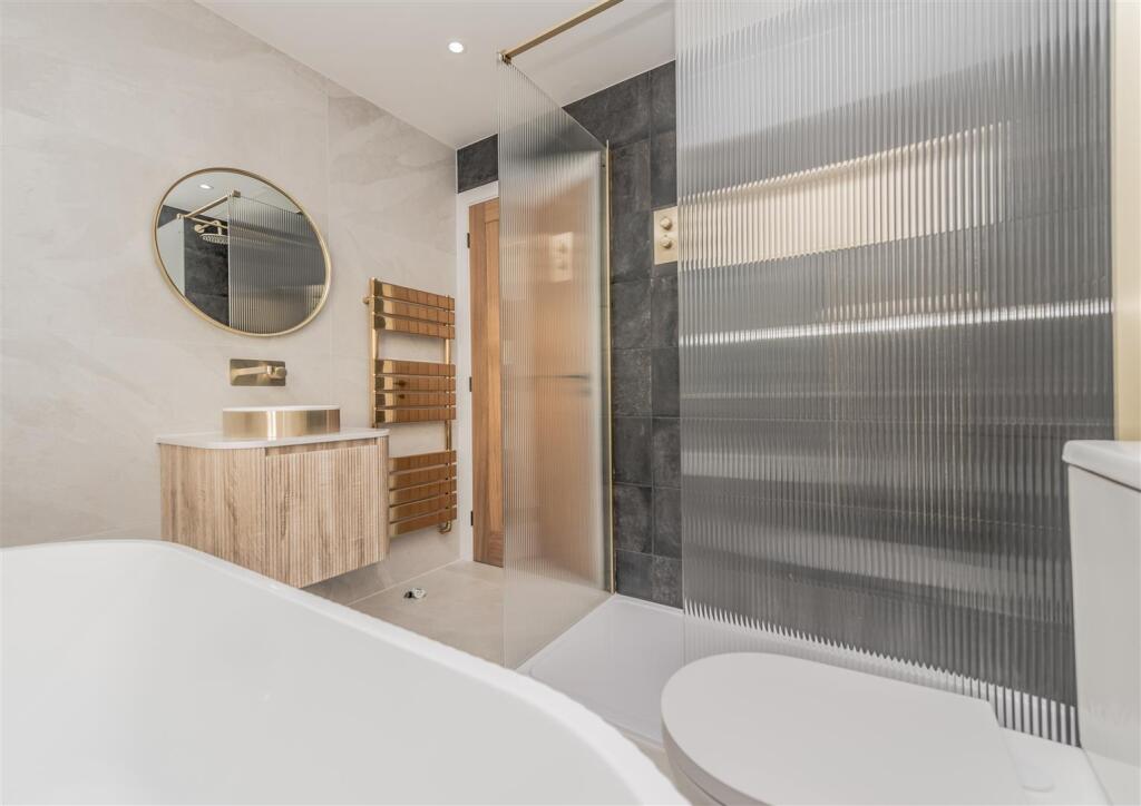 Four Piece Bathroom &amp; Shower / WC: