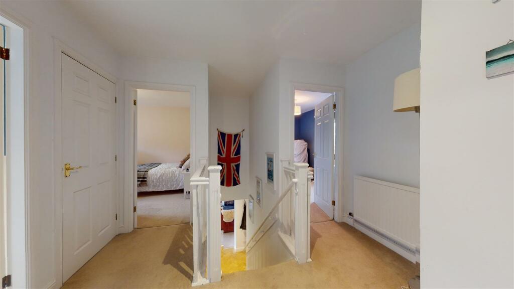 FIRST FLOOR LANDING
