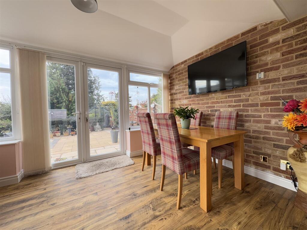 GARDEN ROOM