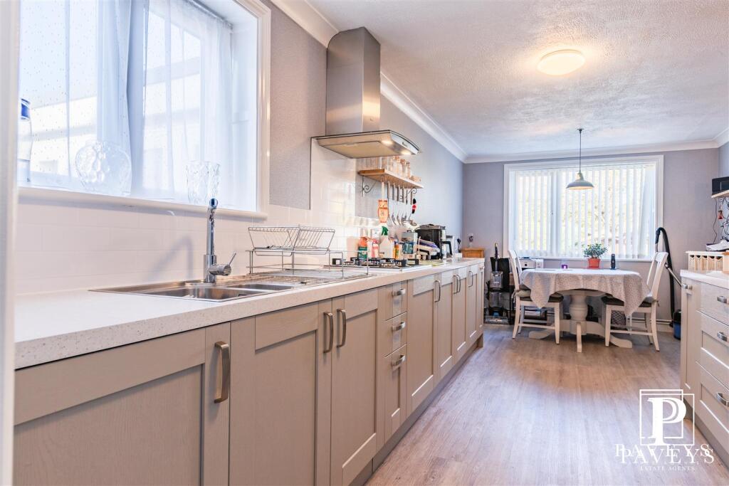 KITCHEN BREAKFAST ROOM