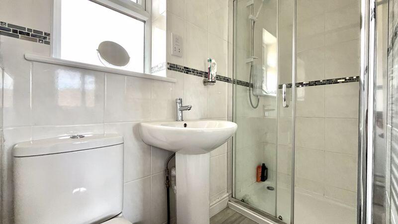 En-Suite to Bedroom 2