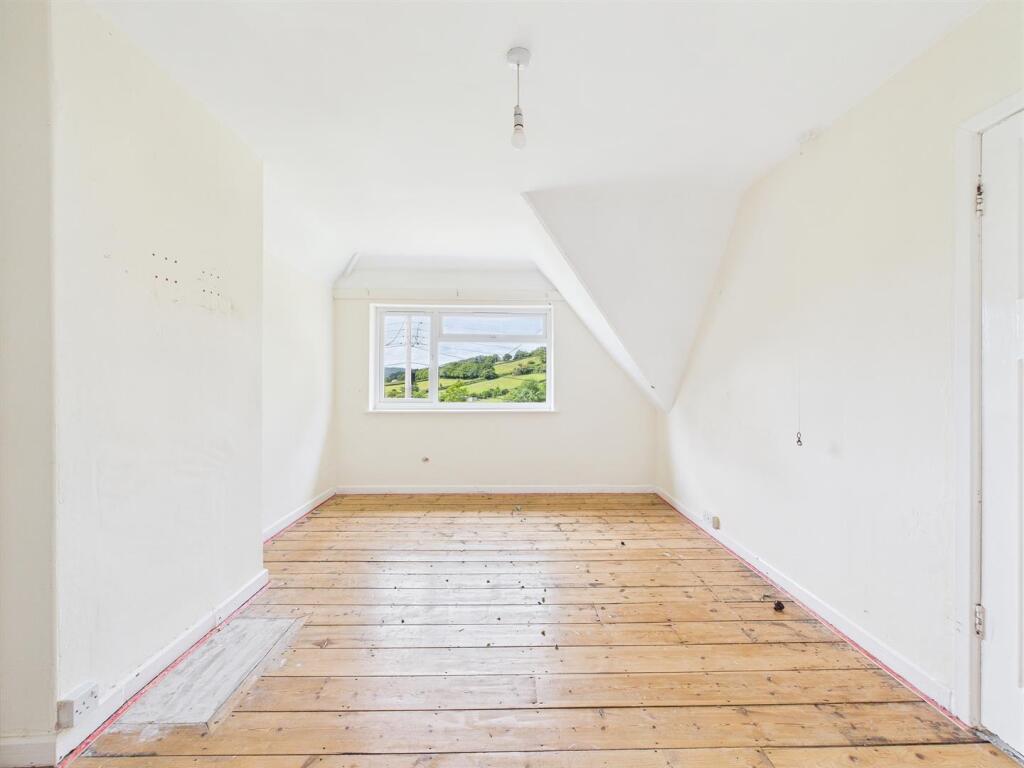 6 - Semi-detached House for Auction, Butcombe.jpg