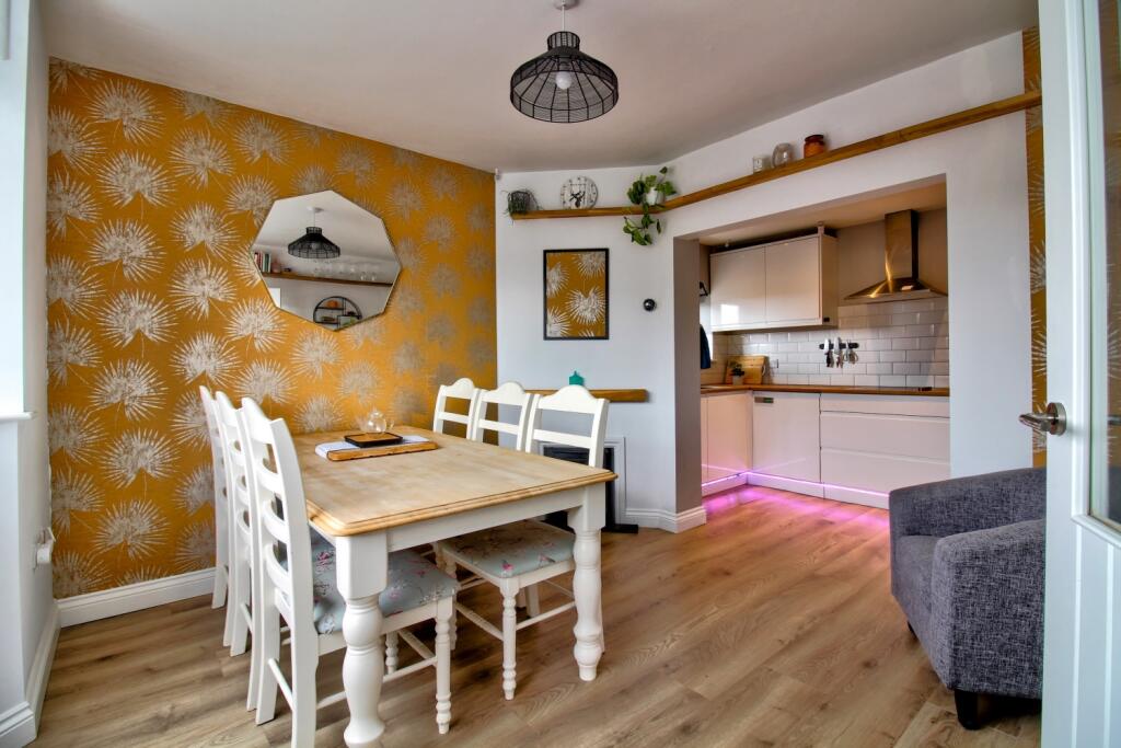 Hall Close Stoneleigh - Matt Clinton EweMove Kenil