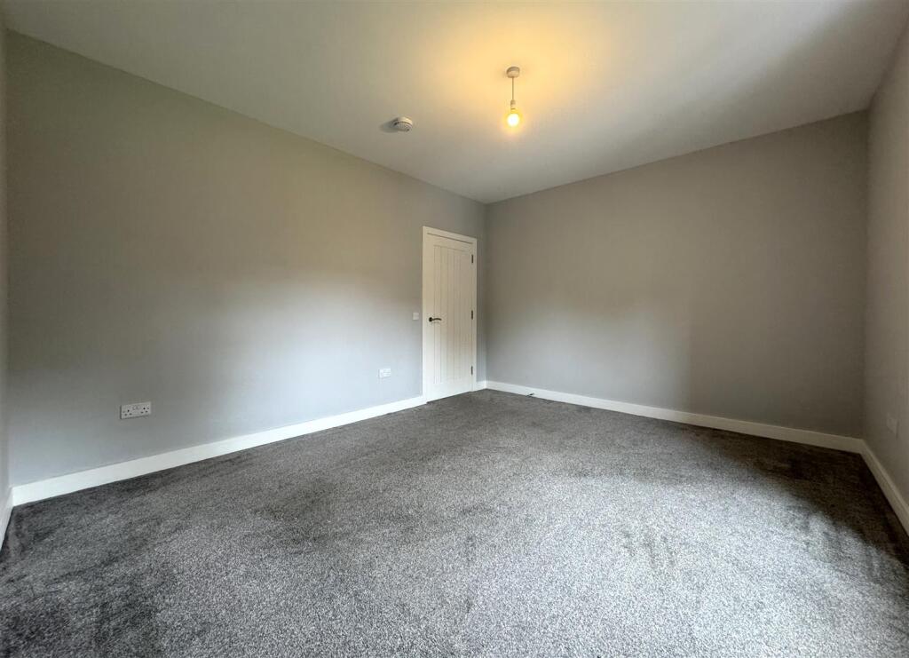BEDROOM 1.1.JPG