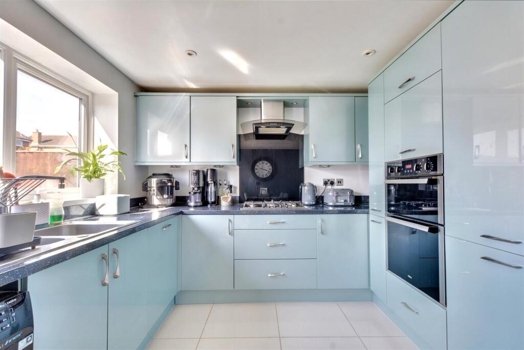 Kitchen_1.jpeg