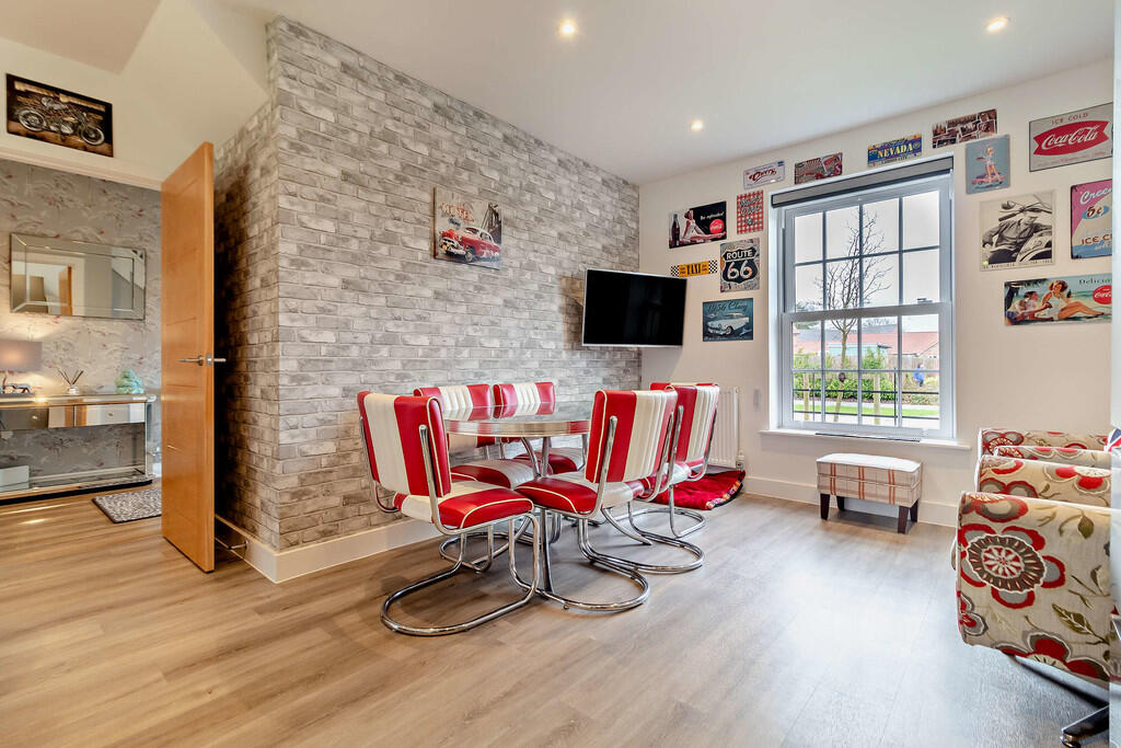 8587091-interior1...