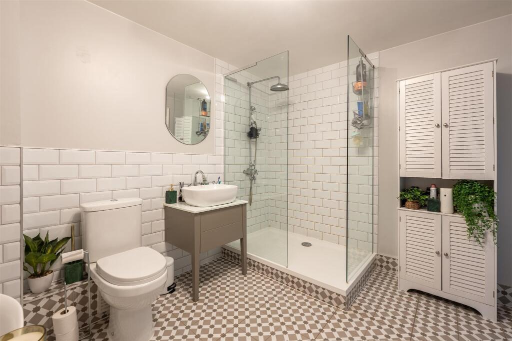 Connington Crescent E4