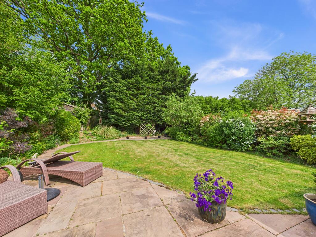 CAM01354G0-PR0500-STILL009