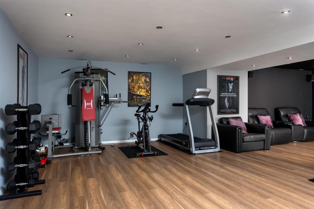 111 - Highfield House - GL54 4AA - Web.jpg