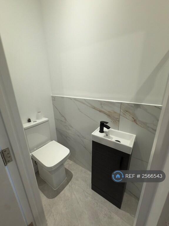 En-Suite In Bedroom 2 View 2