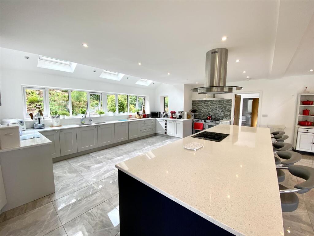 KICTHEN/DINING ROOM