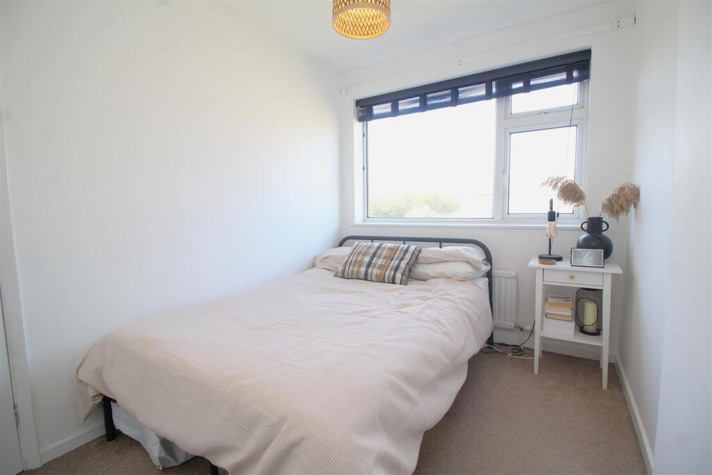 second bedroom.JPG