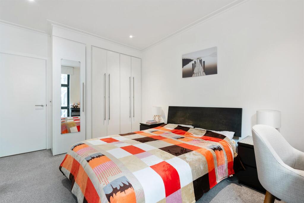 1302202513_REL_92 Discovery Dock Apartments West 2