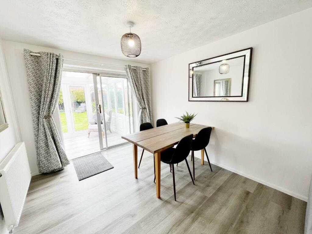 Dining Area pic 1.jpg
