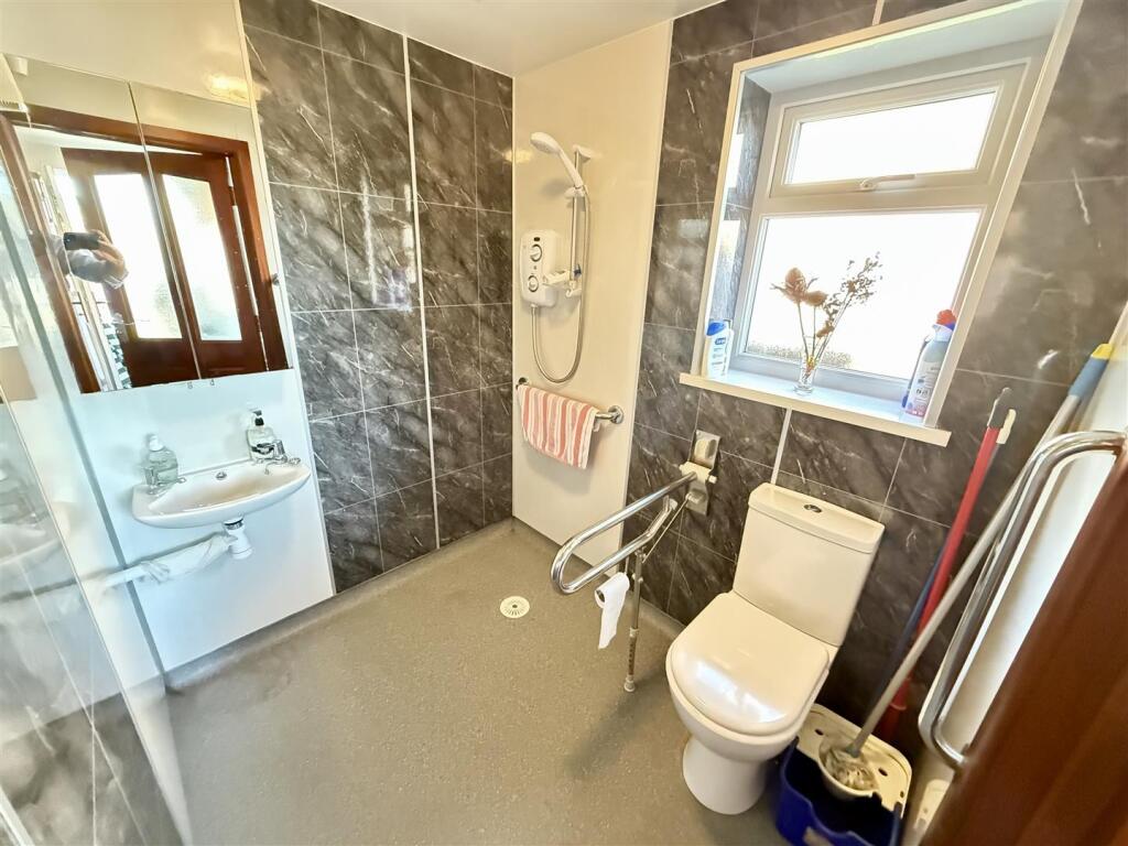 SHOWER/WET ROOM