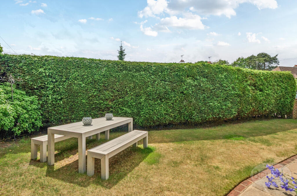 f0885a18-47d6-4ad...