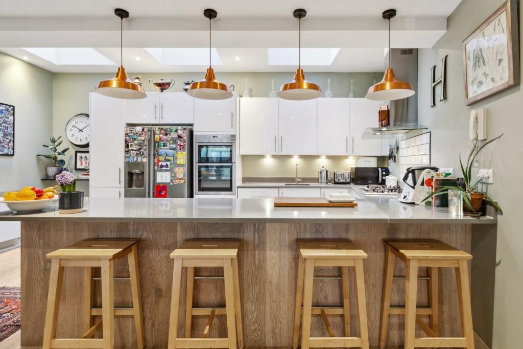 Kitchen (2).jpg