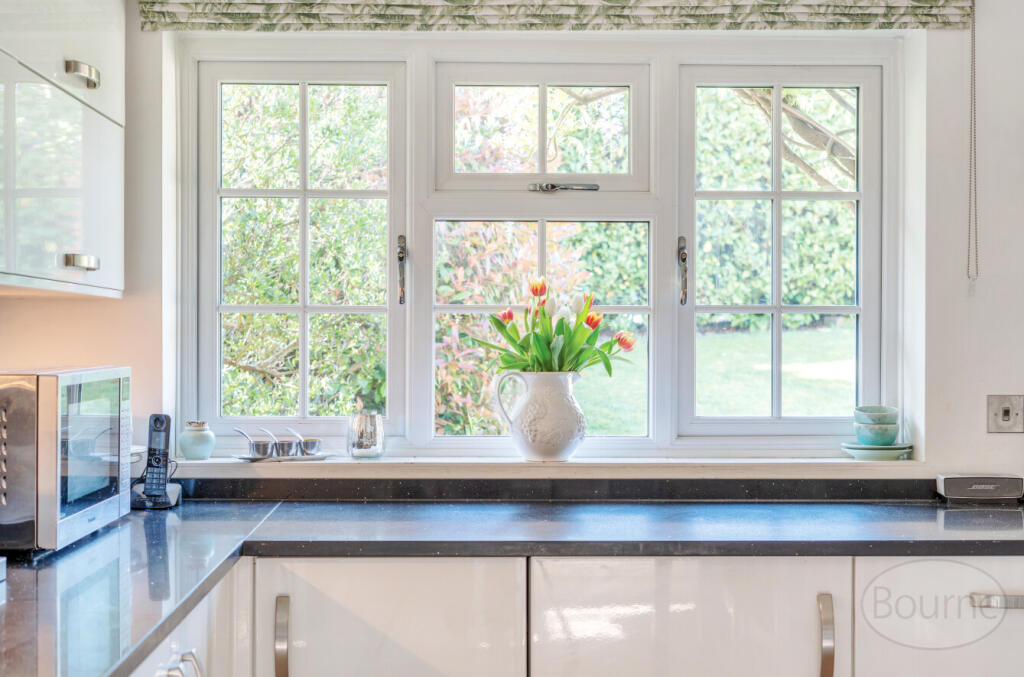 d97303d6-ef75-436...