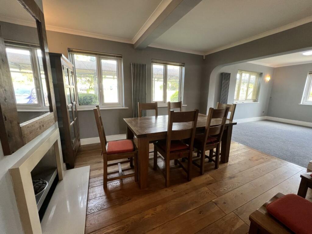 dining room 2.jpg