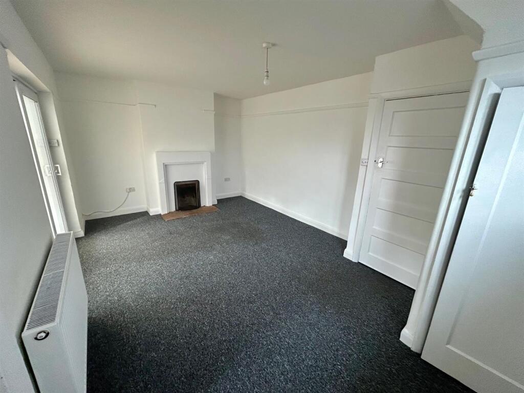 lounge 1.jpg