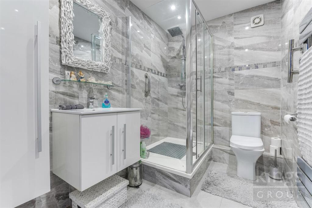 Family Bathroom (Ground Floor)