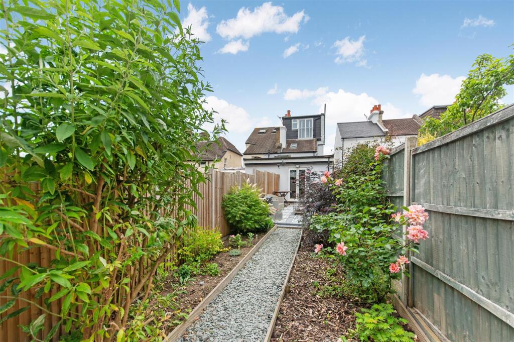 Sutton Common Road, Sutton