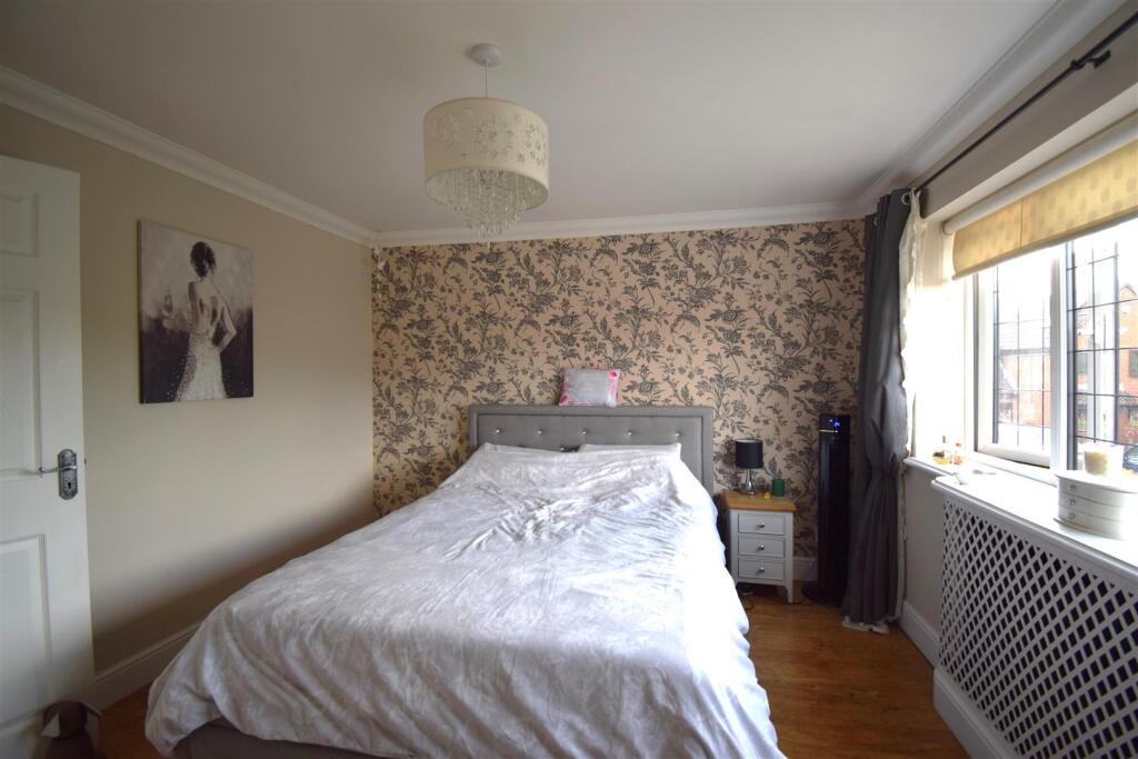 Bedroom 1(2).JPG