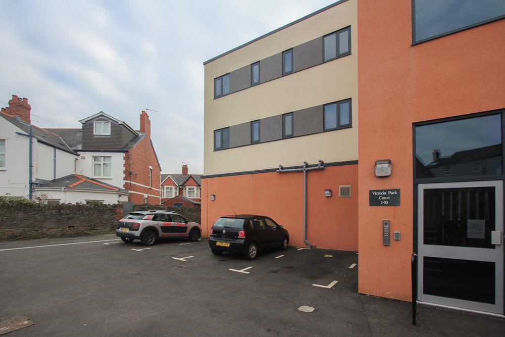 4 Victoria Park Court LR-9.jpg