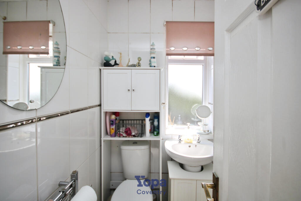 Acc232be-Family 20Bathroom.JPG