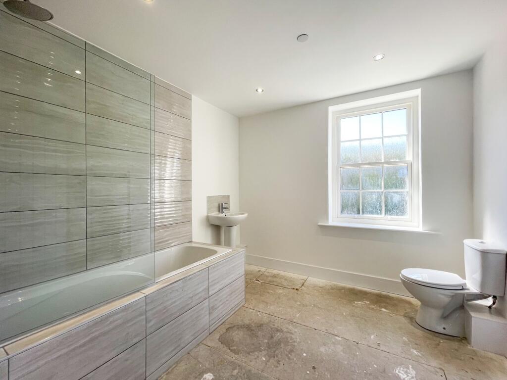 Bathroom-9 (1)