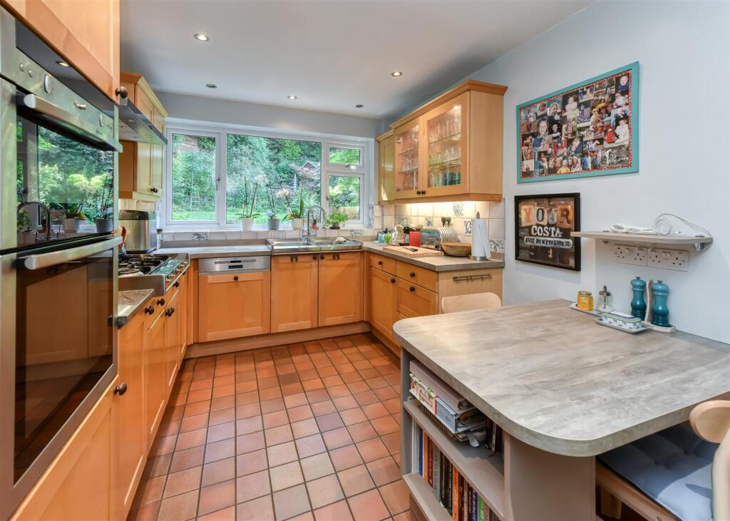 1 Castlecroft Lane-kitchen.jpg