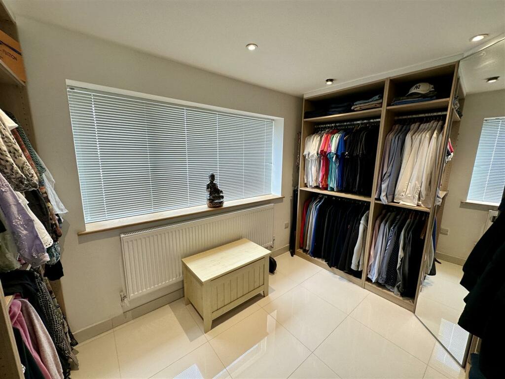 DRESSING ROOM
