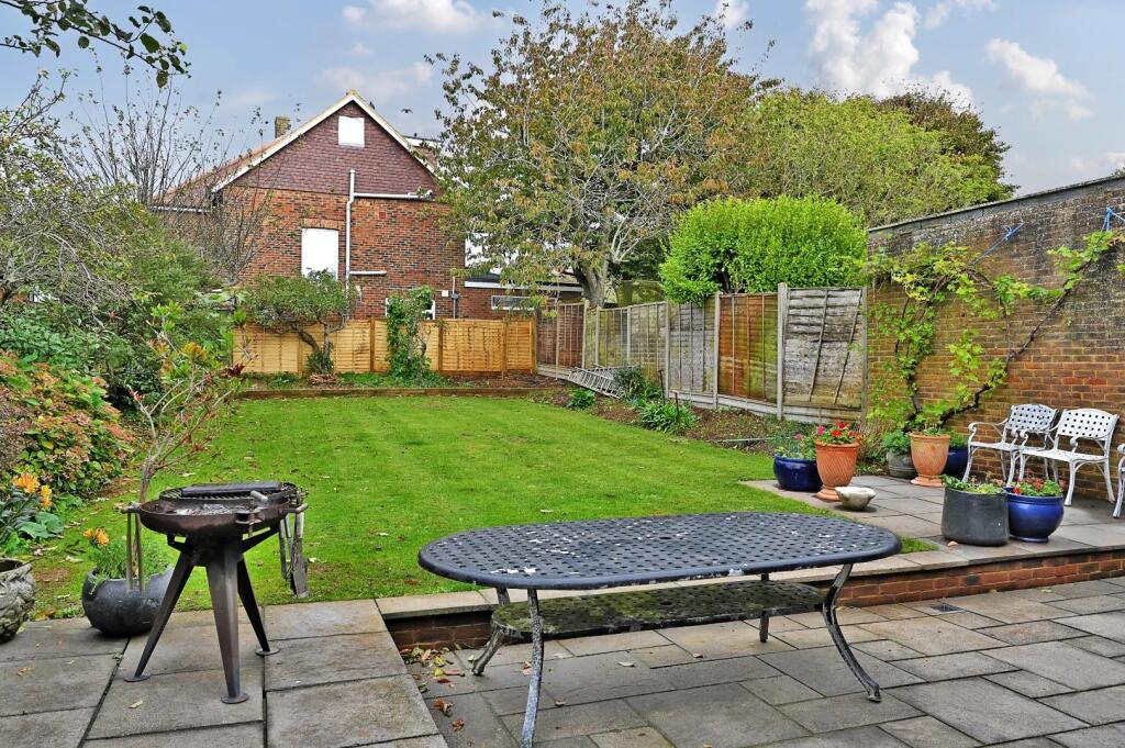 27 The Droveway BN3 (5).jpg