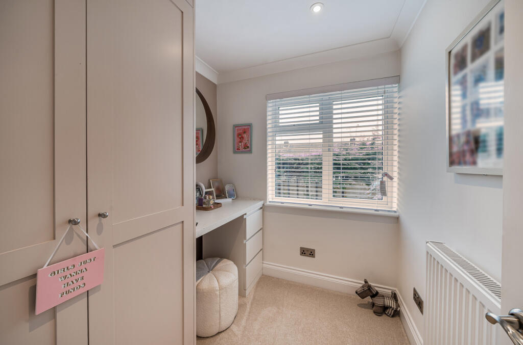 1371005-4-68f622e...