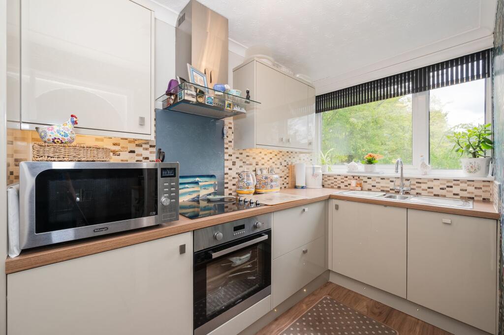 SITTING ROOM/DINING AND FITTED KITCHEN