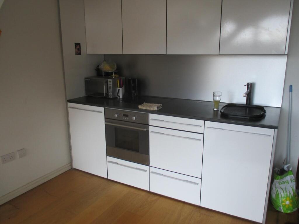 527 Airpoint Kitchen (1).JPG