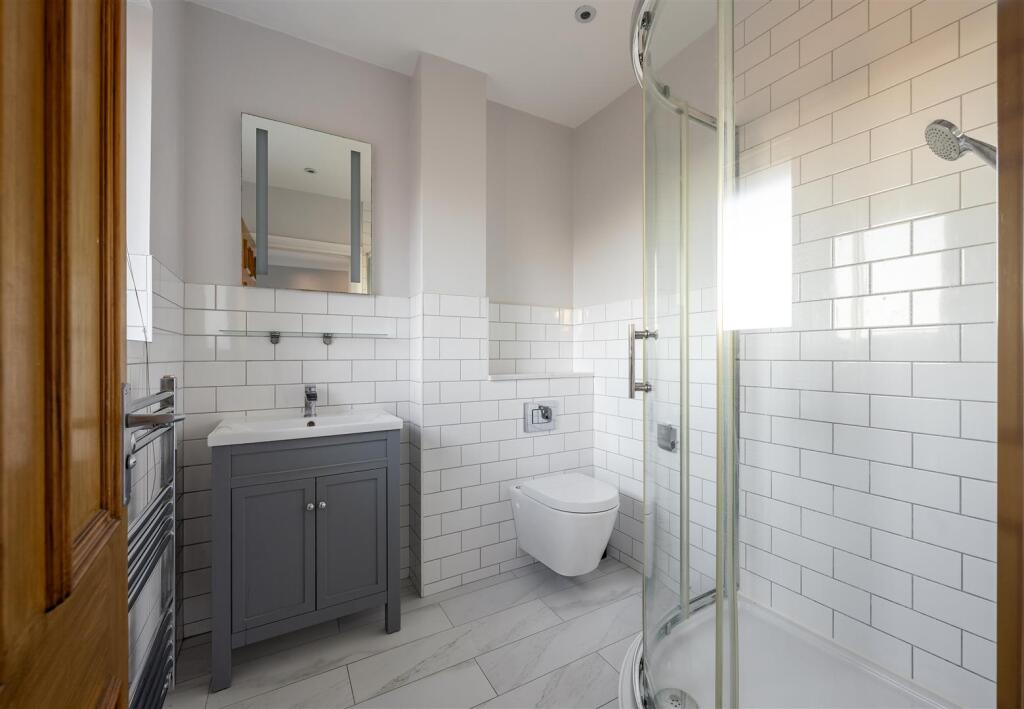 Epping New Road, IG9