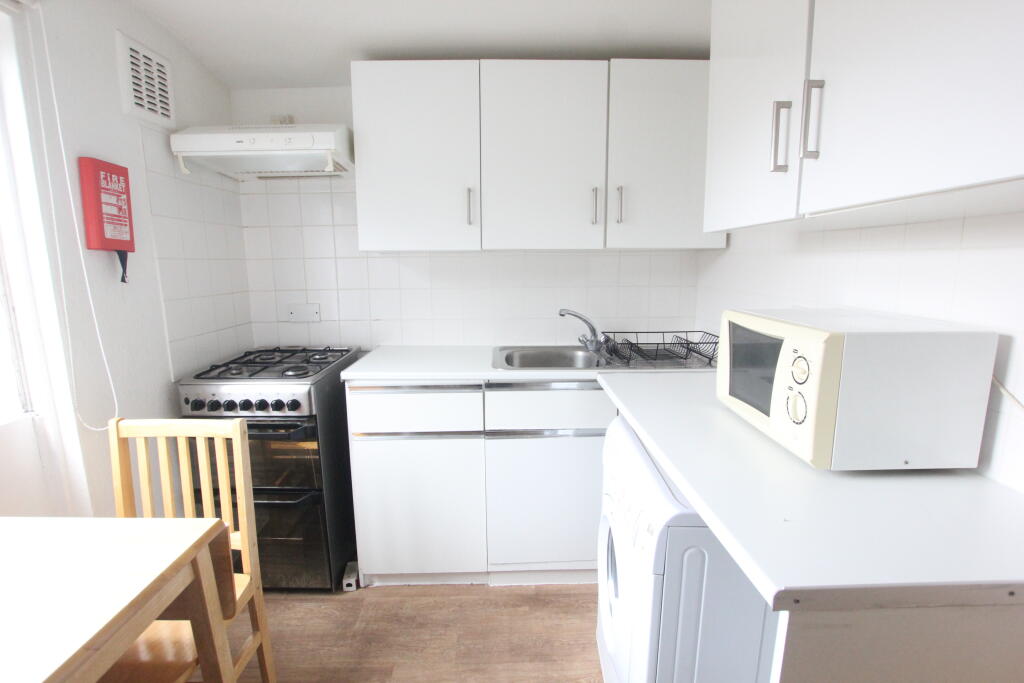 Kitchen 2.JPG