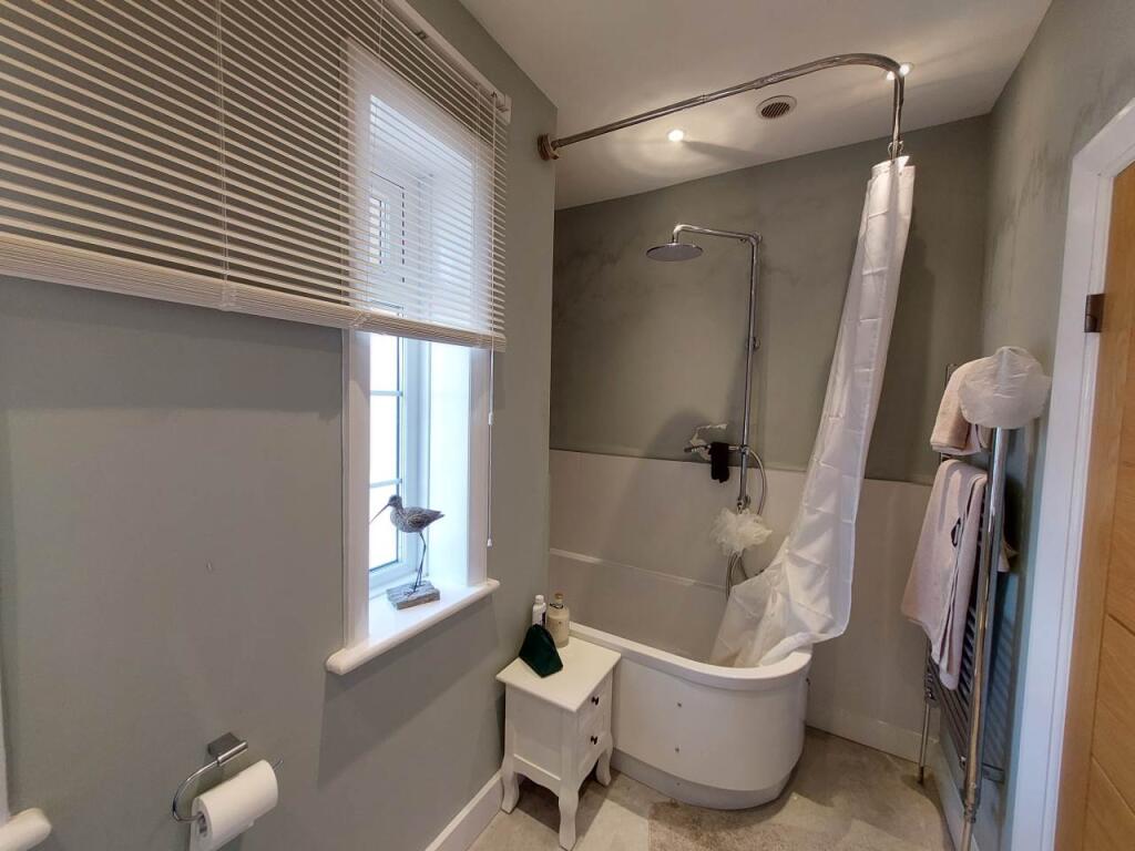 Family Bathroom2
