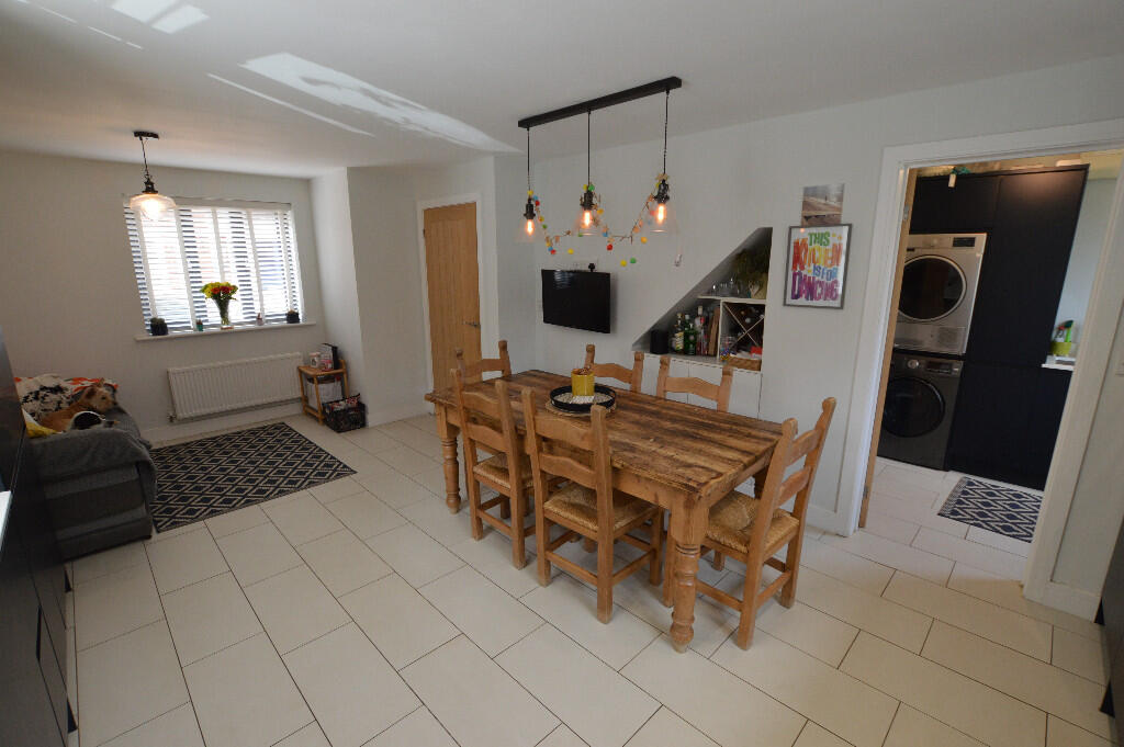 Kitchen / Dining