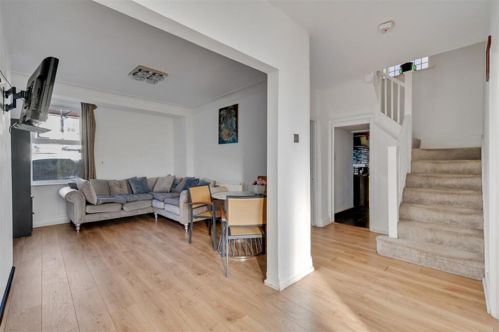 Daniels_Norbreck Gardens, Hanger Lane, NW10_018 - 