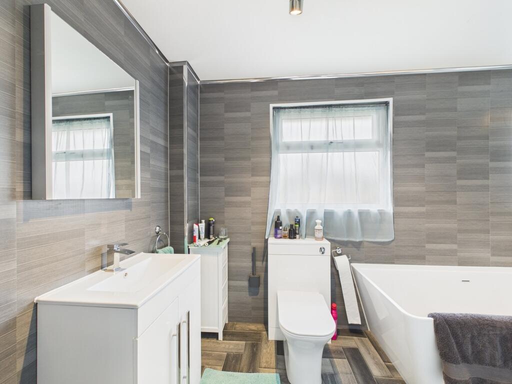 bath &amp; shower room